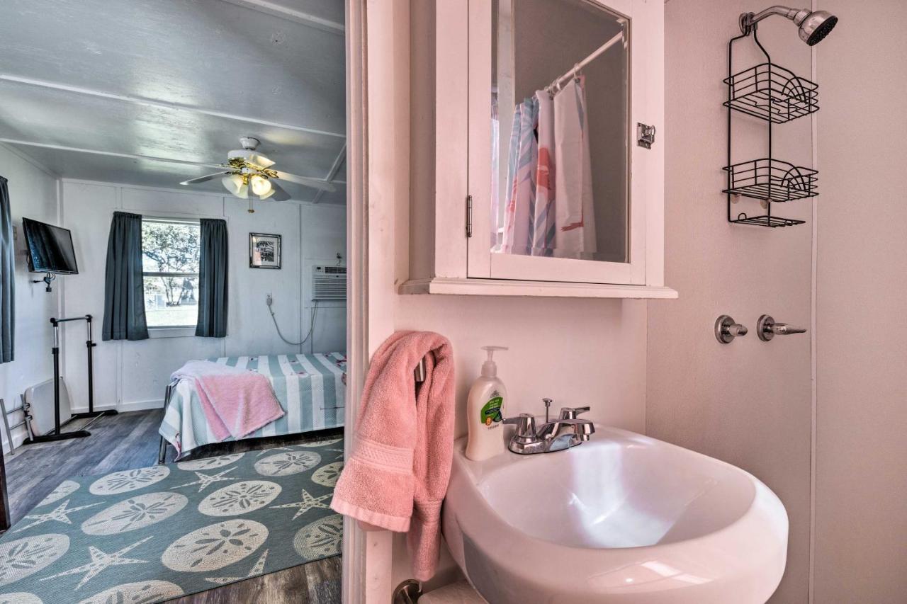 Flirty Flamingo Studio 1 Mi To Canyon Lake Exterior photo