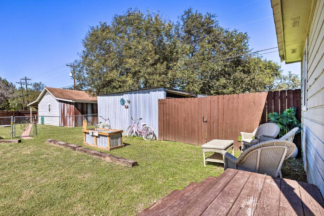 Flirty Flamingo Studio 1 Mi To Canyon Lake Exterior photo